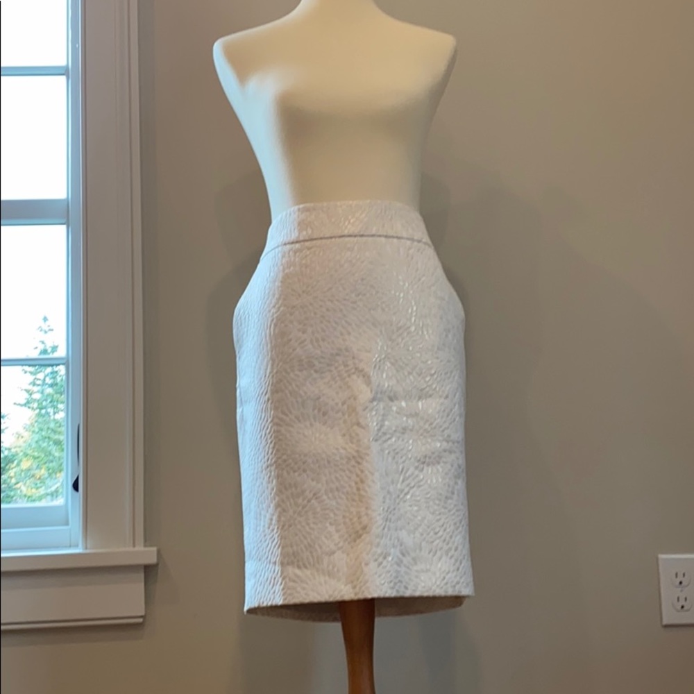 Loft size 6 pencil skirt - metallic detailing